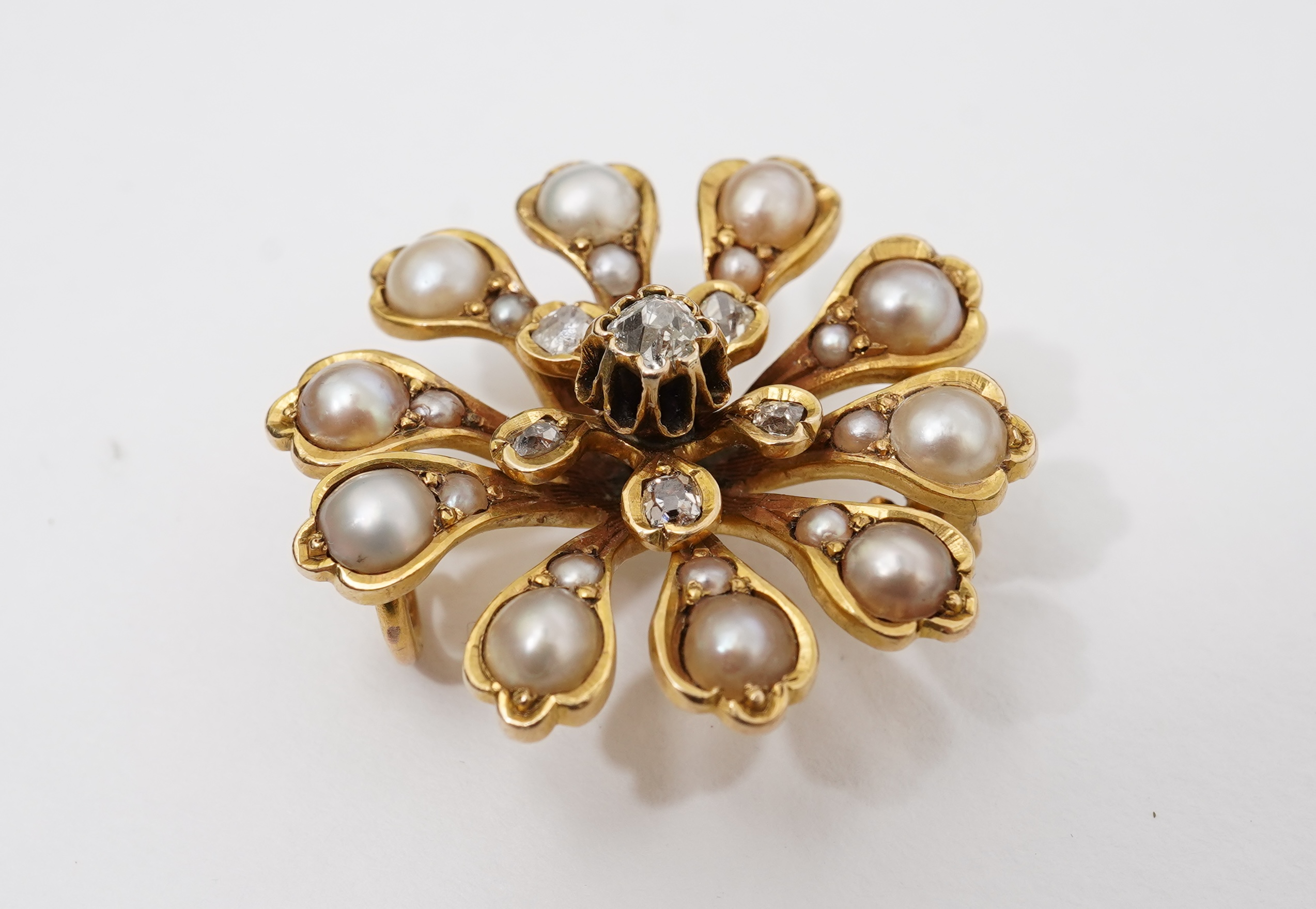 An Edwardian pearl and diamond brooch/pendant, early 20th century